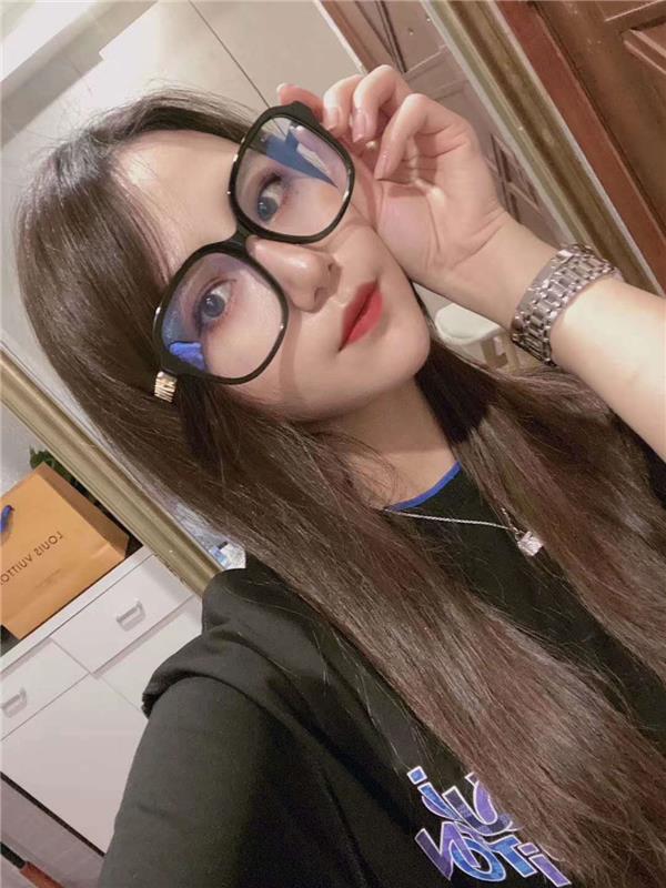 高颜值小Sao货雨柔妹子 会玩放得开